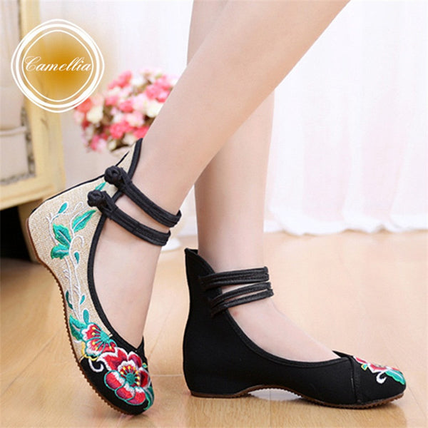 Retro Embroidery Walking Cloth Shoes